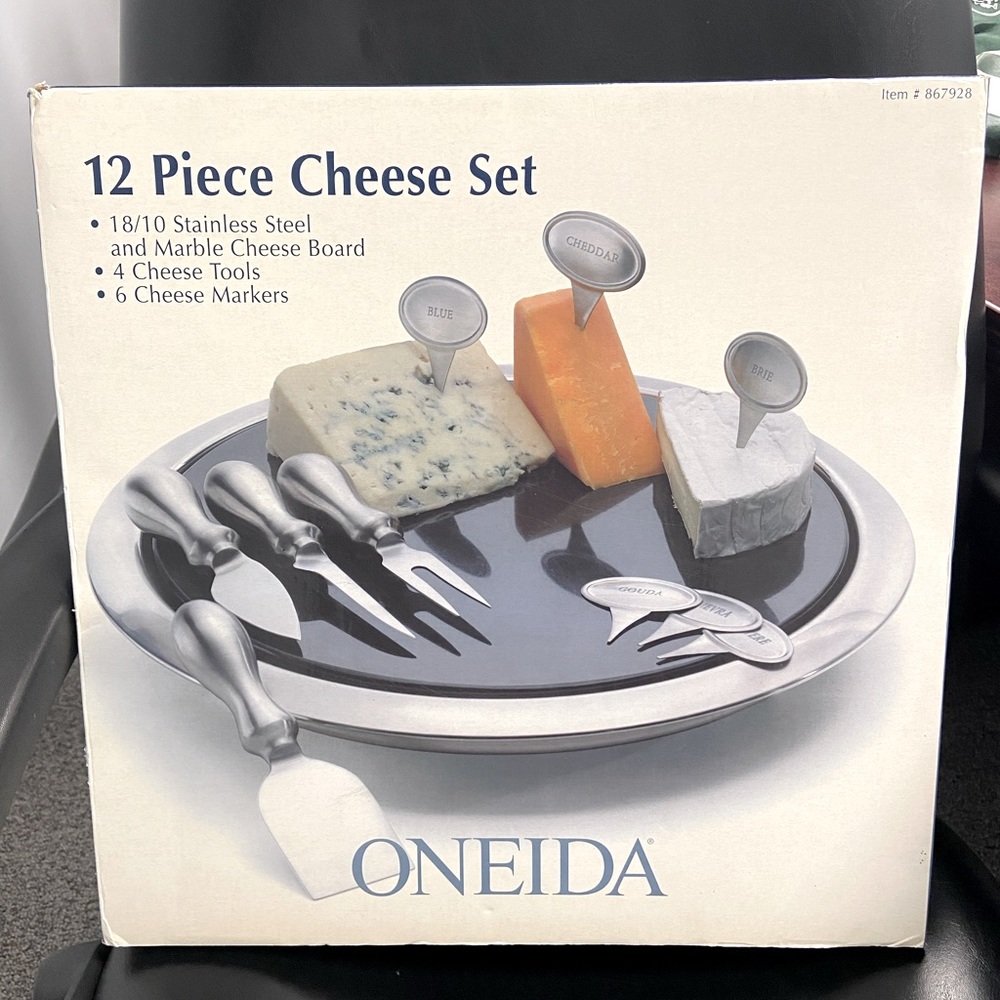 Oneida Cheese Set
